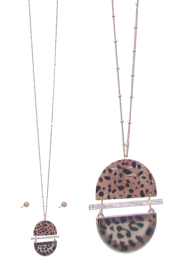 Animal print cork and resin pendant long necklace set