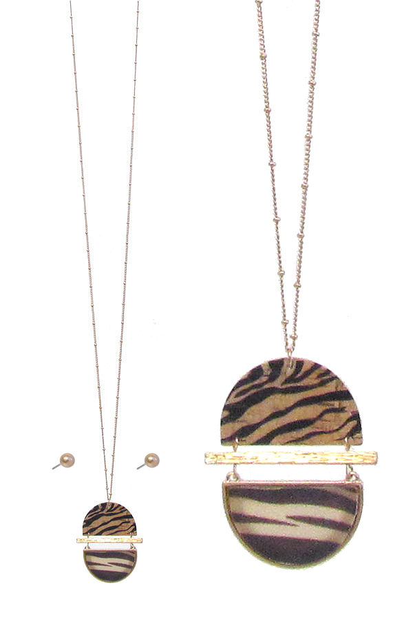 ANIMAL PRINT CORK AND RESIN PENDANT LONG NECKLACE SET