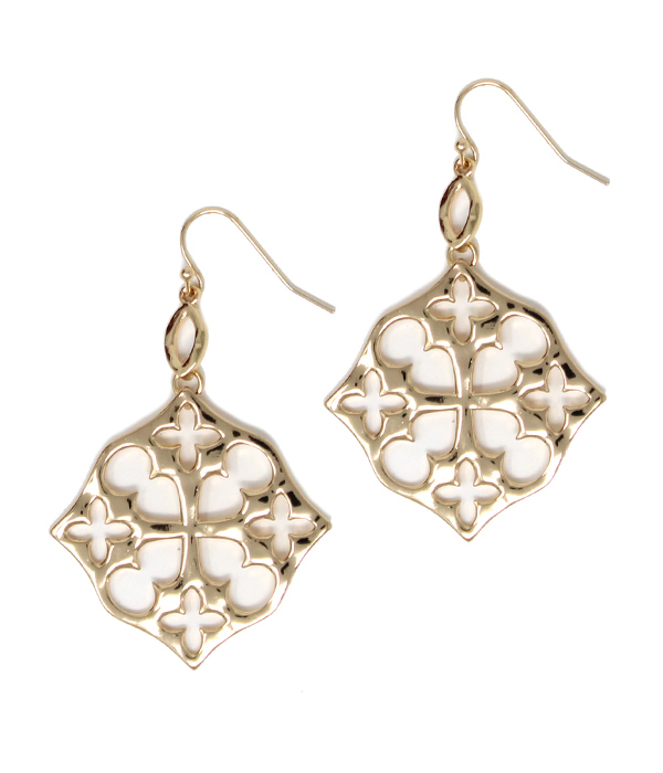 DESIGNER PATTERN DIAMOND SHAPE METAL EARRING