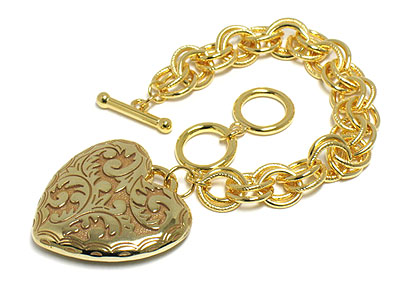 Metal casting heart charm toggle bracelet