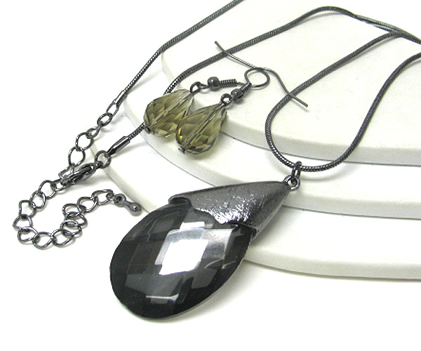 Facet crystal and scratch metal pendant necklace earring set