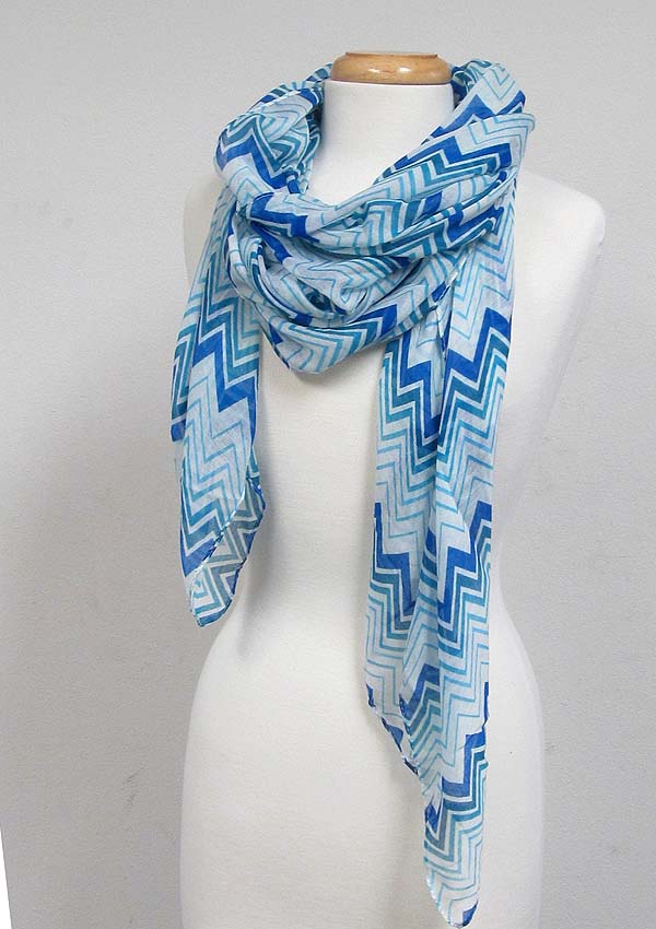 Gradient chevron pattern scarf