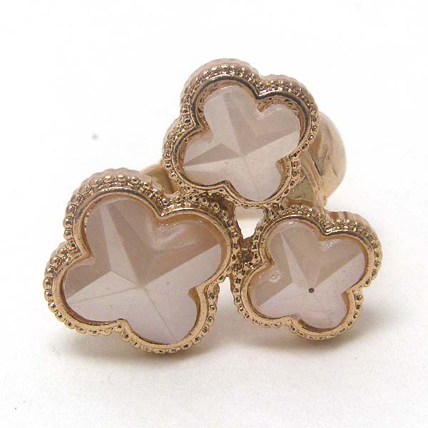 Faux color stone triple flower stretch ring