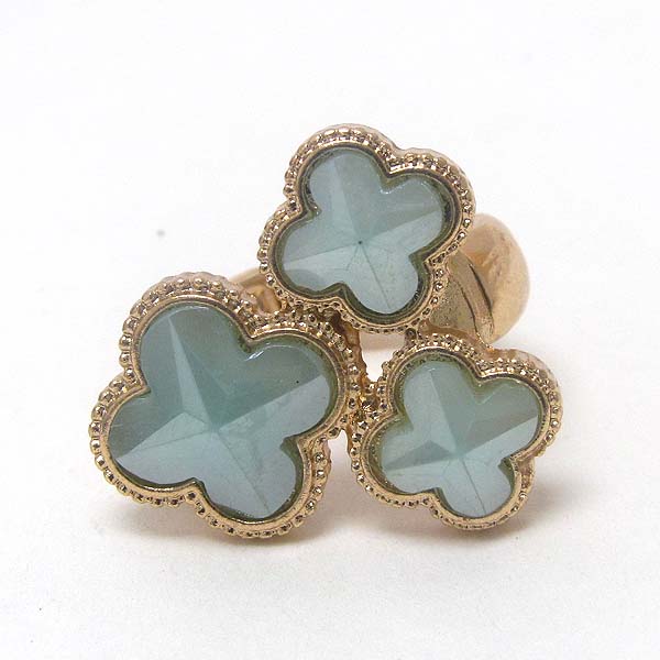 Faux color stone triple flower stretch ring