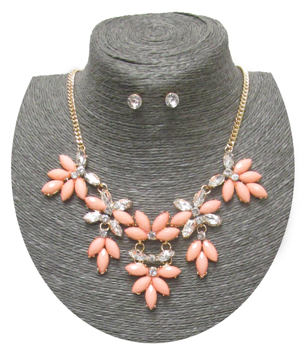 Spring statement multi flower link chain necklace set