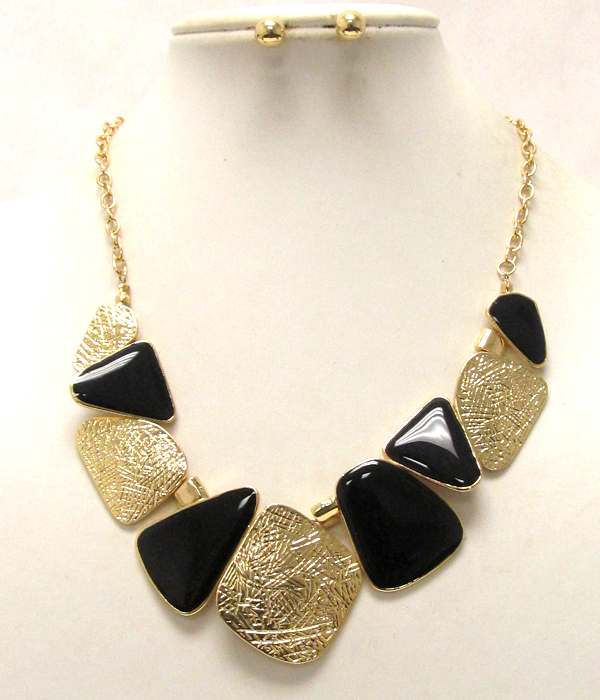 Architectural style scratch and epoxy conectted metal shapes drop chain necklace earring set