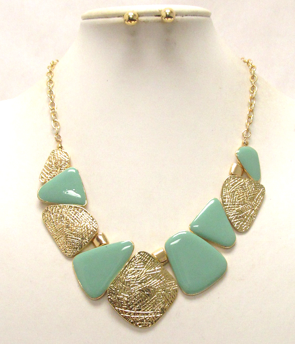 Architectural style scratch and epoxy conectted metal shapes drop chain necklace earring set