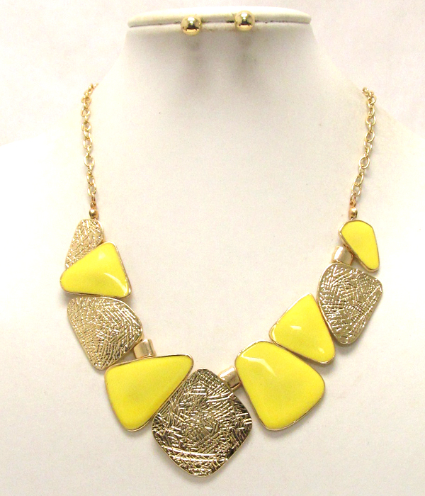 Architectural style scratch and epoxy conectted metal shapes drop chain necklace earring set