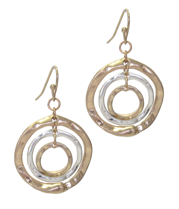 TRIPLE METAL HOOP EARRING