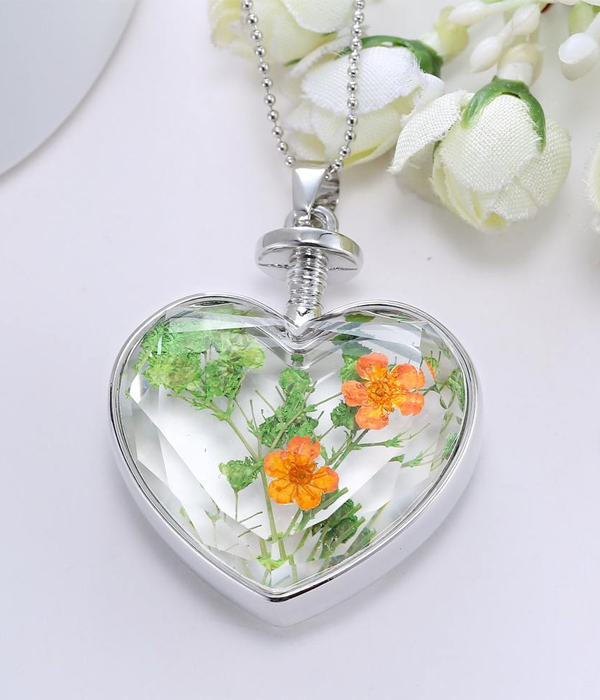 Floating dry flower heart locket pendant necklace