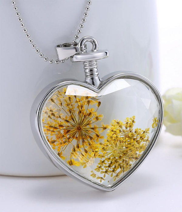 Floating dry flower heart locket pendant necklace