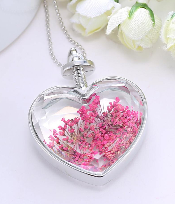 Floating dry flower heart locket pendant necklace