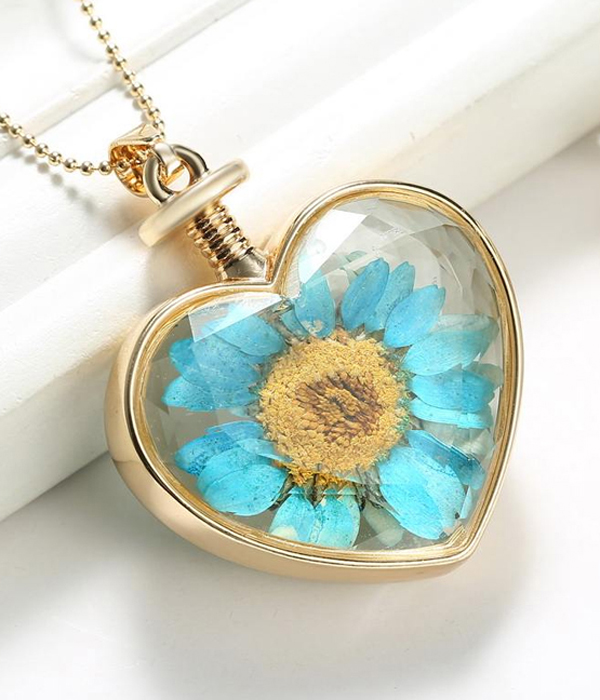 Floating dry flower heart locket pendant necklace