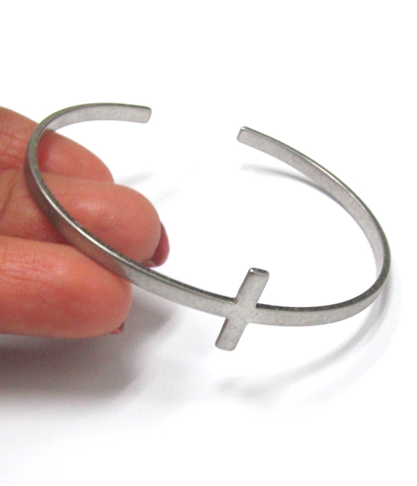 Cross bangle bracelet