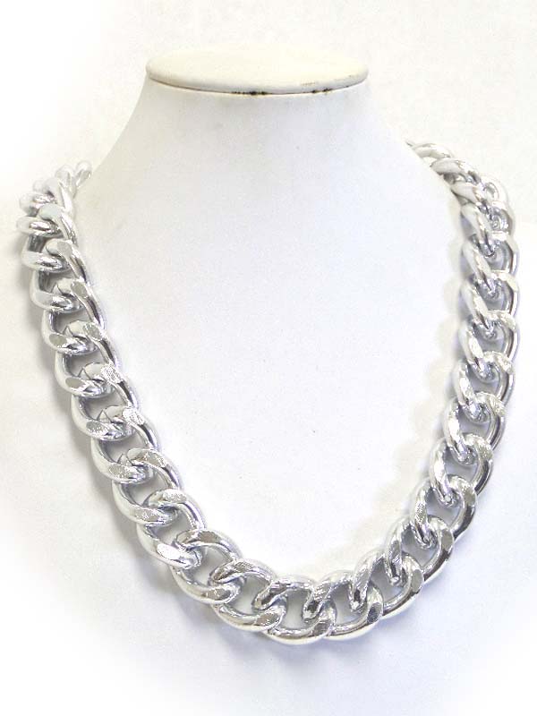 Metal thick chain necklace