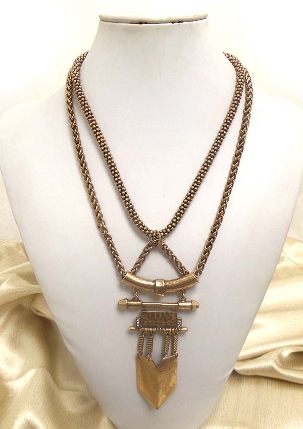 Geometric shape pendant and mix chain necklace