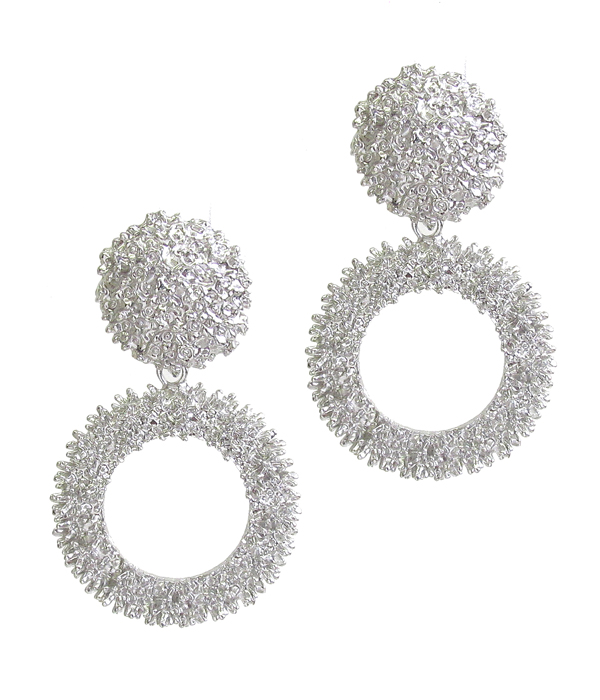 TEXTURED METAL HOOP EARRING