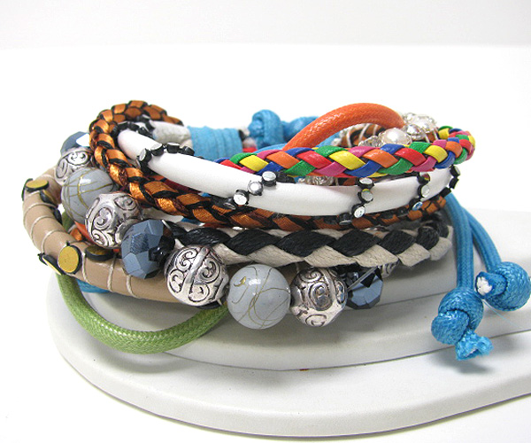 MULTI ROW WOOD AND FABRIC WRAPPED BANGLE SET