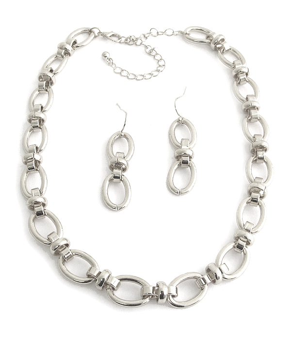 Chunky metal chain necklace set