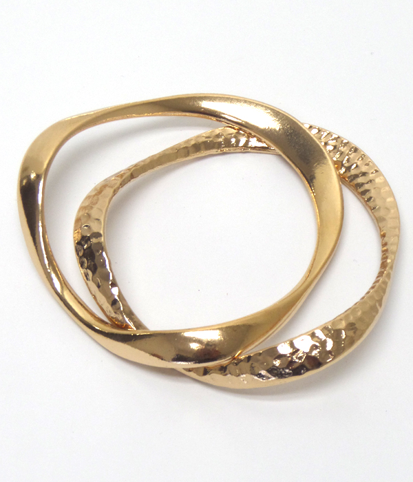 Set of 2 metal bangle bracelets