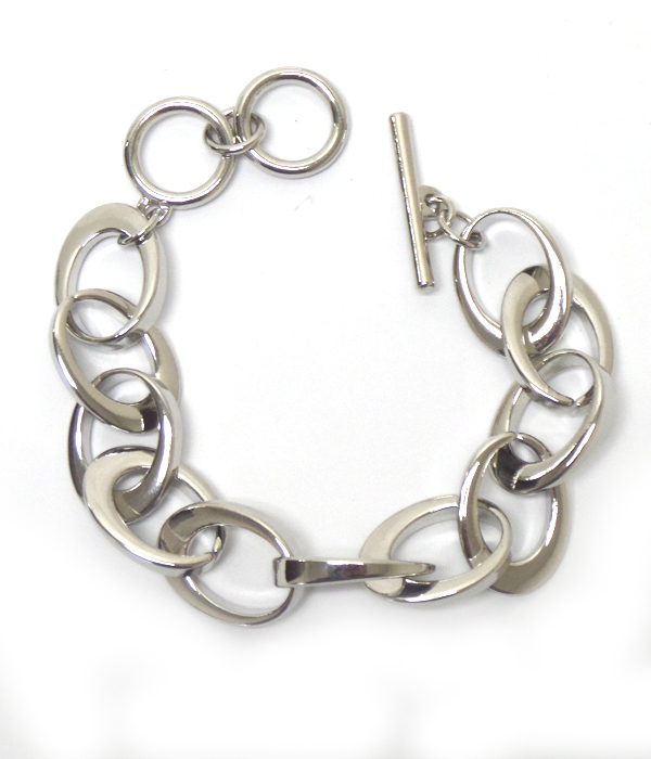 Metal chain toggle bracelet