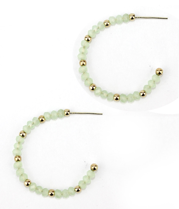 GLASS AND METAL BEAD HOOP EARRING