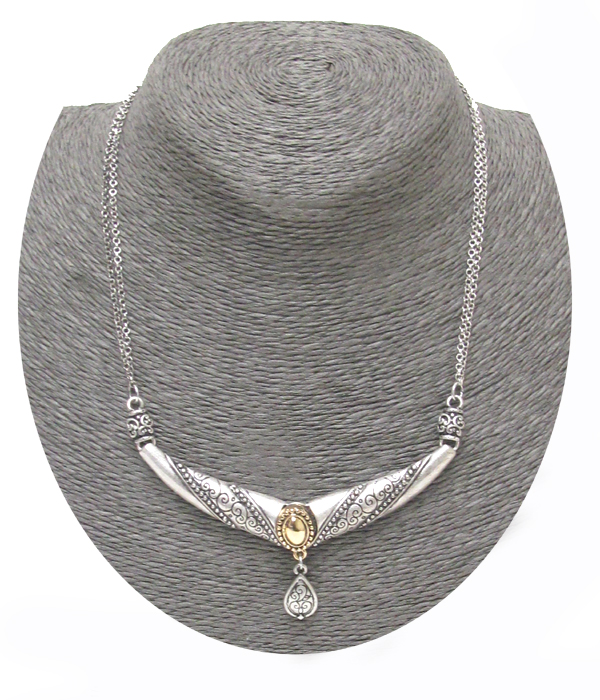 Metal textured chain with crystal drop necklace 