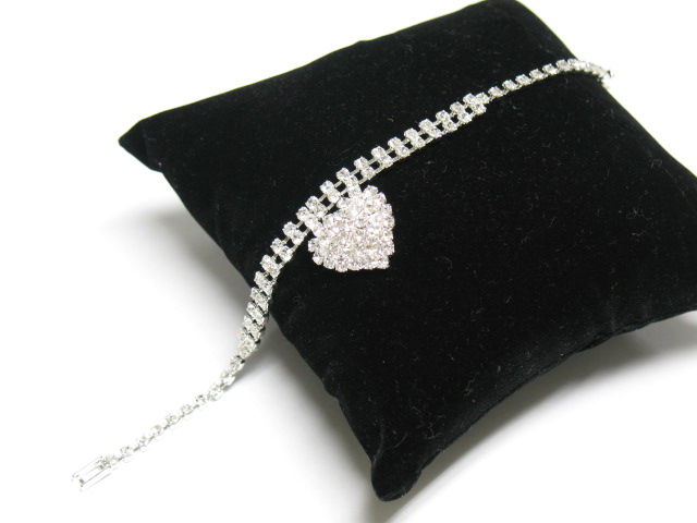 Heart dangle rhinestone link bracelet