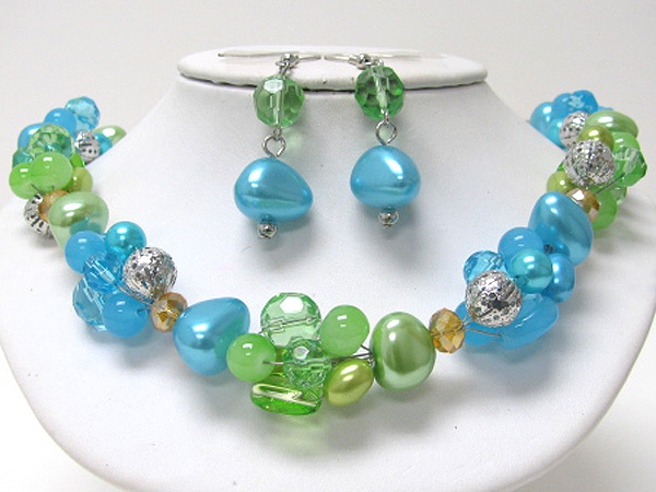 Pearl beads and glass stone necklace set