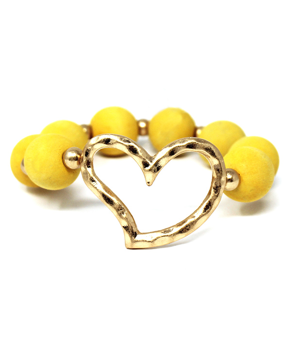 HAMMERED METAL HEART AND WOOD BALL BEAD STERTCH BRACELET