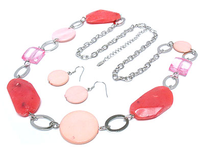 Acryl and regin disk and metal chain link long necklace and earring set