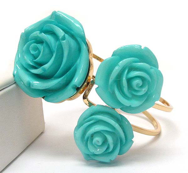 Three acryl rose on hinge bangle