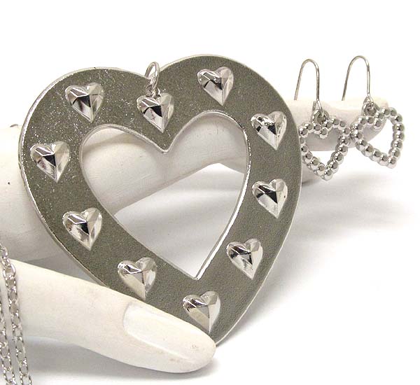 MULTI METAL HEART DECO LARGE PENDANT NECKLACE EARRING SET