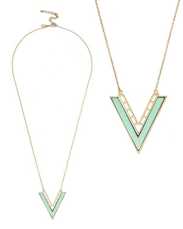 CHEVRON PENDANT LONG NECKLACE