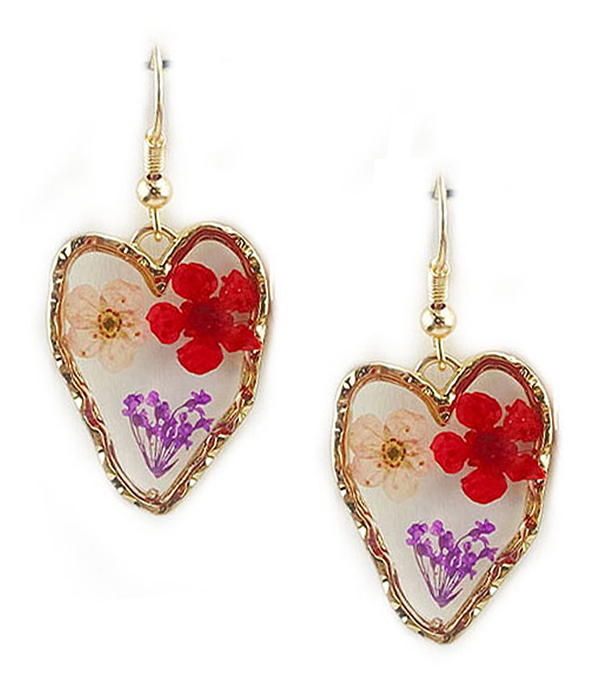 DRY FLOWER HEART CABOCHON EARRING