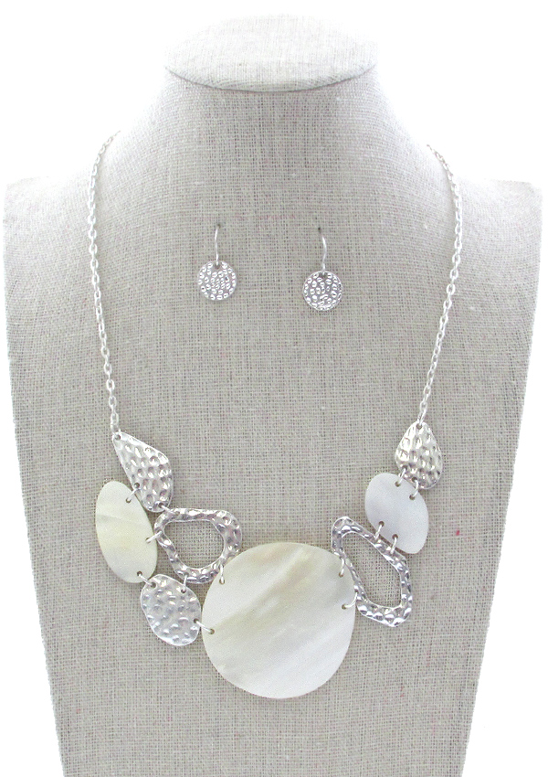 Multi shape shell and textured metal link necklace set