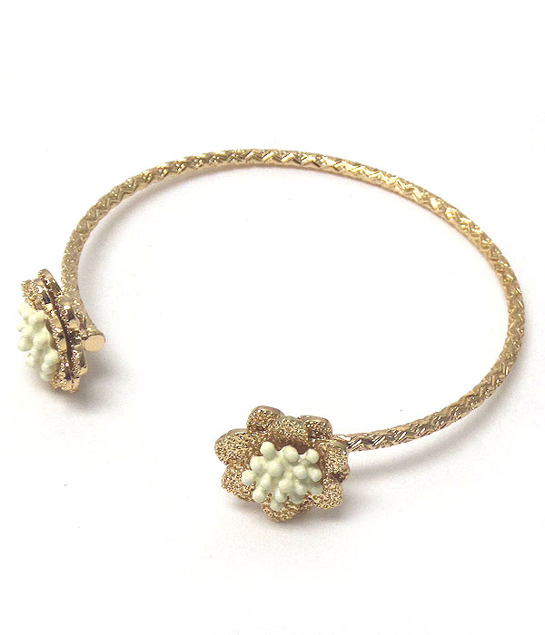 Metal flower tip adjustable wire bangle bracelet