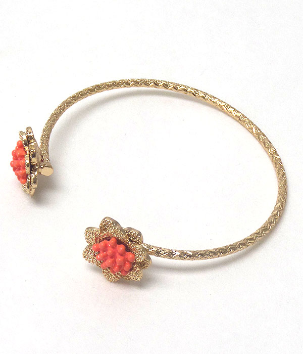 Metal flower tip adjustable wire bangle bracelet