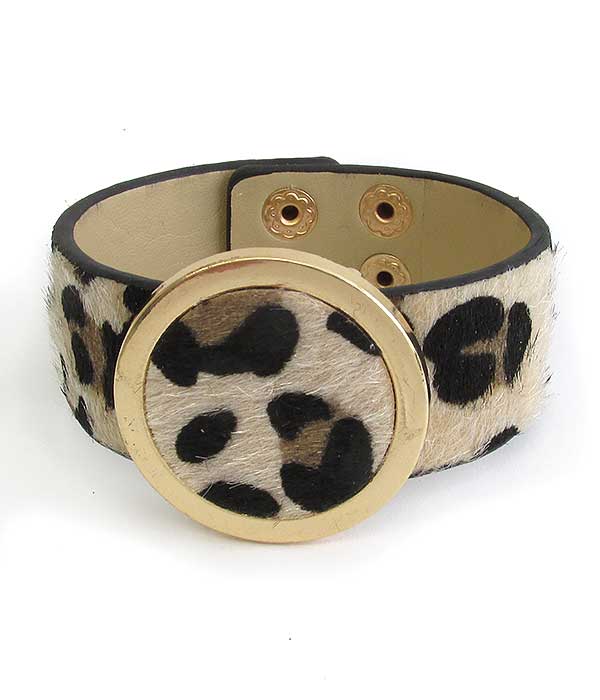 METAL RING AND ANIMAL PRINT FUR LEATHERETTE BAND BRACELET