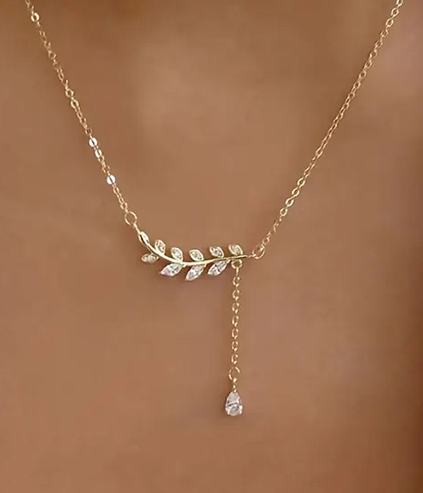 Minimal style leaf necklace
