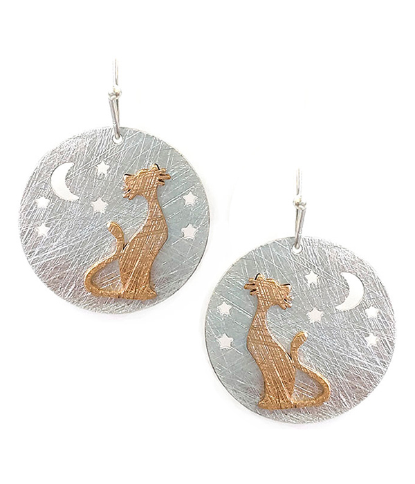 Scratch metal disc cat moon and star earring - brass metal