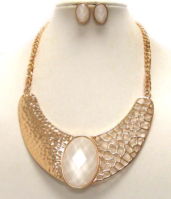 Hammered and cut out metal and on center oval facet cut glass drop chain necklace earring set