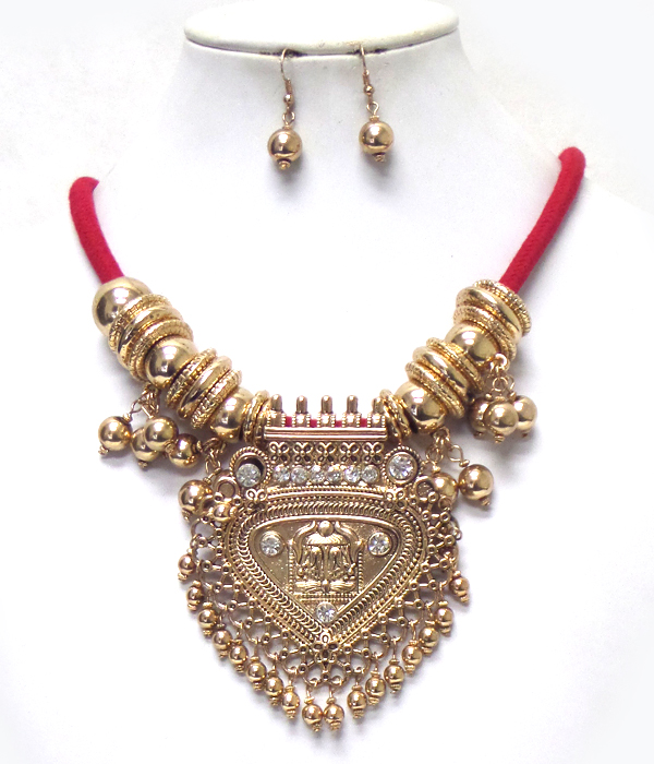 Rope with metal drop charms necklace set