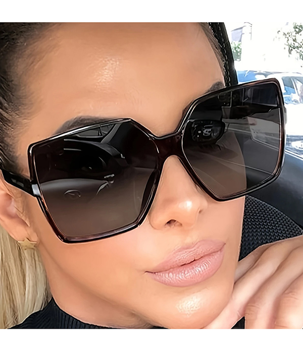Oversize sunglasses