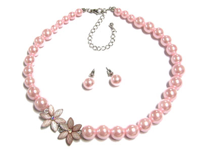 Pearl and flower necklace set