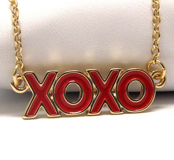 Metal epoxy x and o theme chain necklace