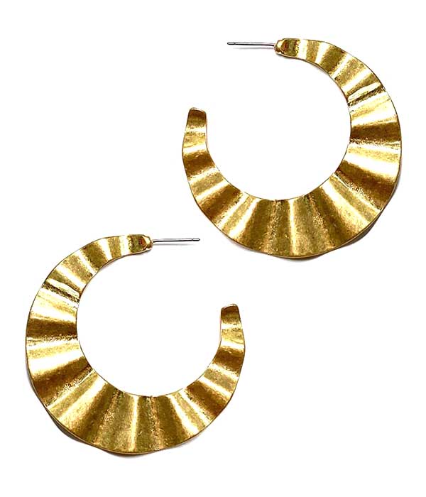 TEXTURED METAL HOOP EARRING