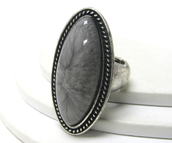 Oval stone metal stretch ring