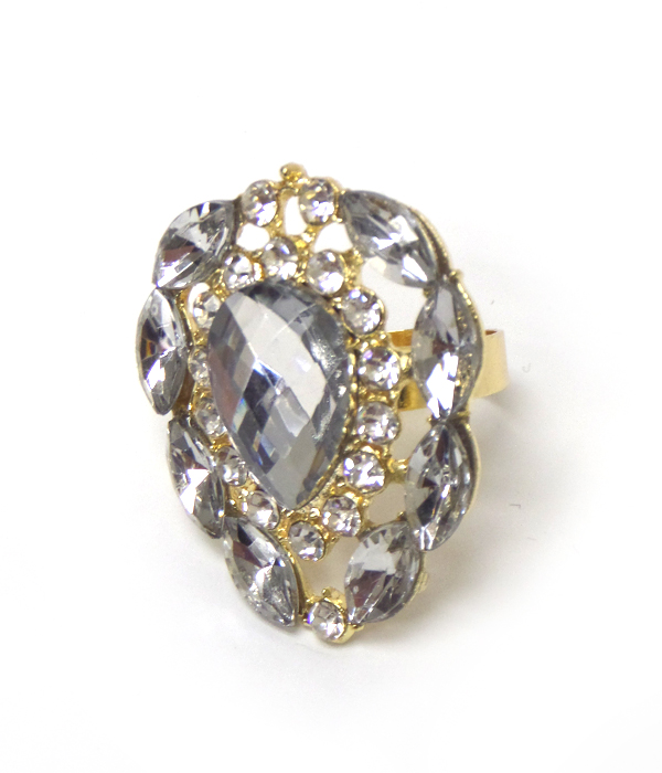 Multi size linked crystals ring