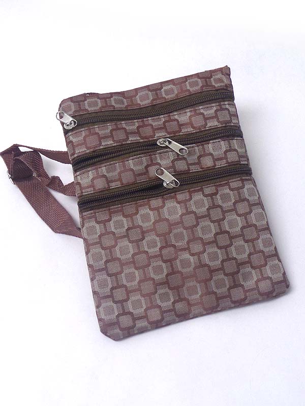 Square pattern zipper messenger bag